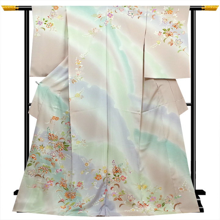 彩り豊かな菱健桐壺謹製訪問着が入荷されました！