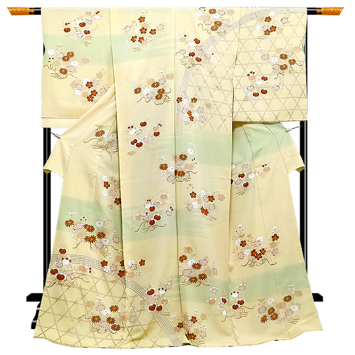 先日に引き続き「染の北川」が手掛けた逸品訪問着のご紹介でございます。 先日に引き続き「染の北川」が手掛けた逸品訪問着のご紹介でございます。