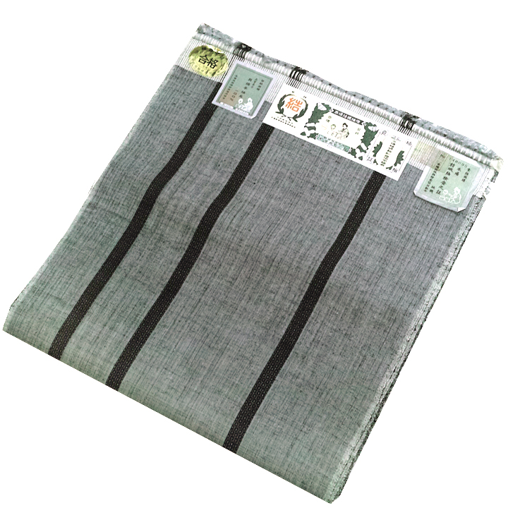 【結城紬】日本全国に数ある紬の中でも、縦糸・横糸の両方に手つむぎ糸を使うのは本場結城紬だけです。