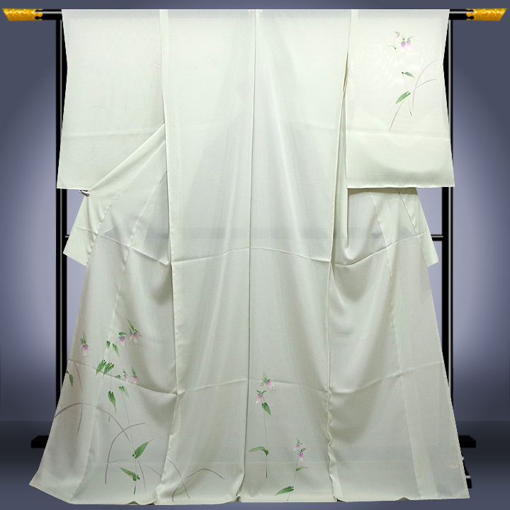 【全品半額!】絹菱の逸品!やわらかい緑地と映える初夏の草花に夏を感じるさわやかな夏訪問着のご紹介です♪ 【全品半額!】絹菱の逸品!やわらかい緑地と映える初夏の草花に夏を感じるさわやかな夏訪問着のご紹介です♪