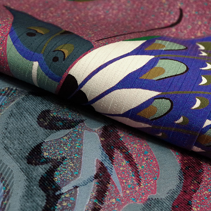 舞い降りる蝶が映えるユニークスタイル　繊細な模様で彩る一枚　独創的なモール織 高級振袖 - ウインドウを閉じる