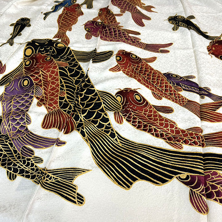 成人式でひときわ目立つこと間違いなし！流麗なる鯉の舞が描かれた絵師木村英輝作の圧巻の最高級振袖 - ウインドウを閉じる