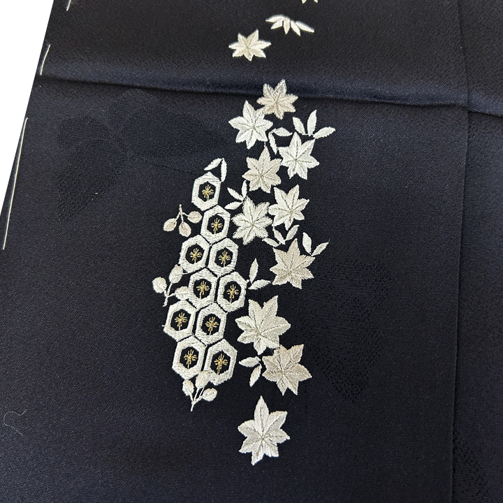 正絹刺繍訪問着　丹後ちりめん地【四季花に蝶】