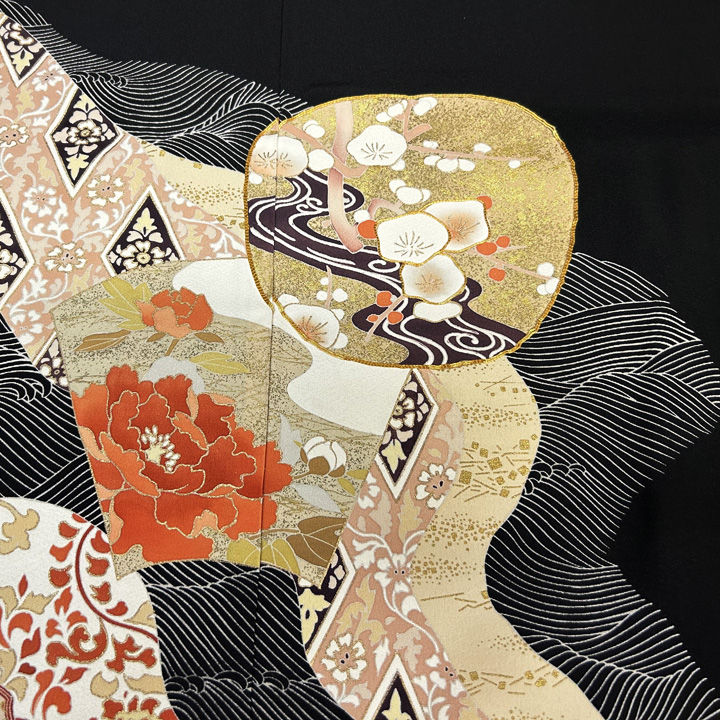 京の有名ブランド菱健が創作した気品のある色彩　古典柄の美を追求した特選黒留袖 - ウインドウを閉じる