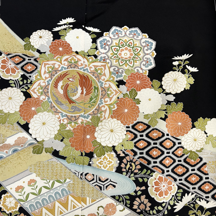 古典の美で魅了する華やかさ「内と良」京友禅黒留袖