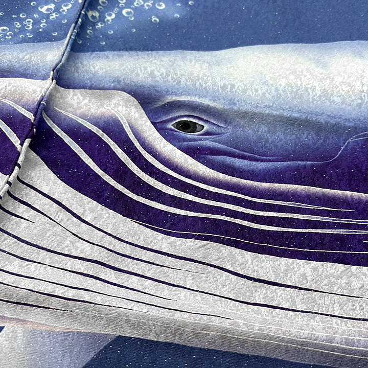 大海原を優雅に泳ぐ大クジラ　壮大な迫力あるお洒落デザインの訪問着