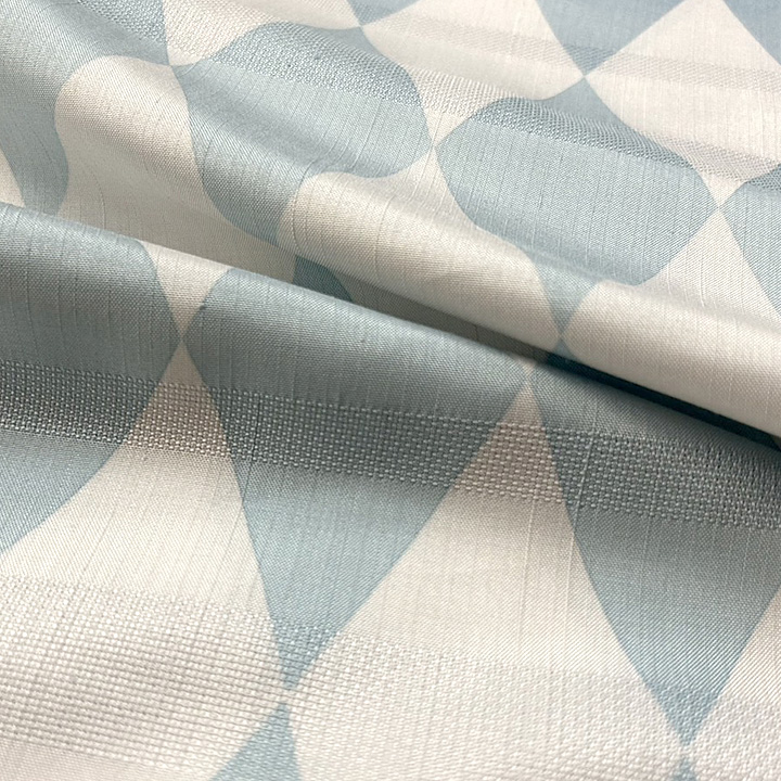 爽やかカラーにモダンデザイン　お洒落を楽しむ素敵な紬の訪問着