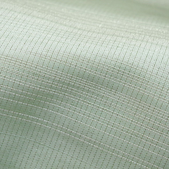 金糸が織り込まれた煌びやかな生地感 グリーンの高級感が漂う寿光織の紬反 - ウインドウを閉じる