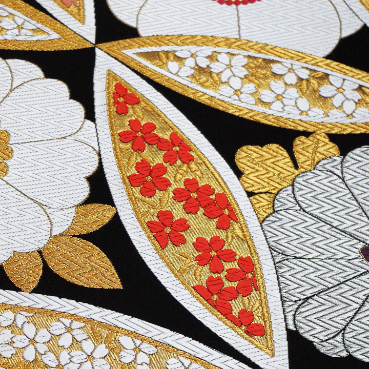 七宝に菊模様 大胆で華やかなデザインに仕上がった和柄の愛らしい西陣織 優雅袋帯