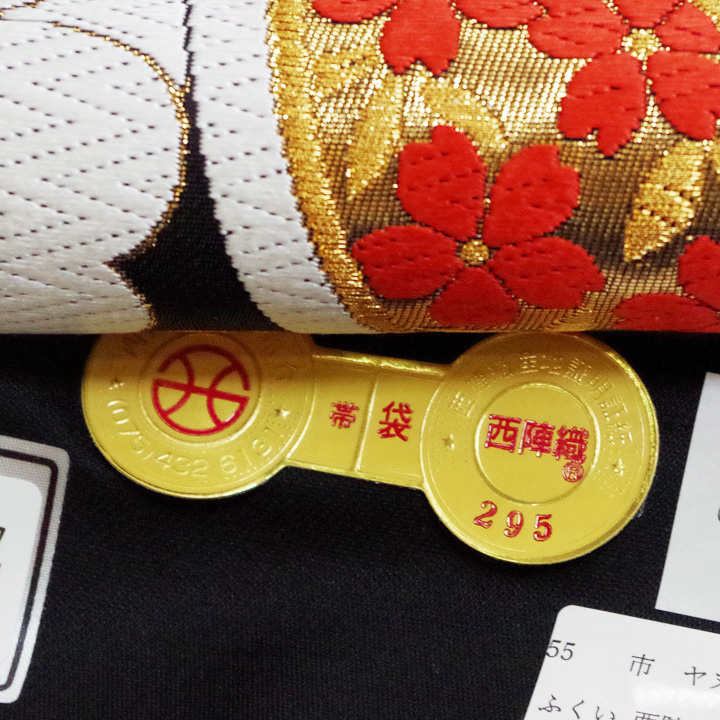七宝に菊模様 大胆で華やかなデザインに仕上がった和柄の愛らしい西陣織 優雅袋帯