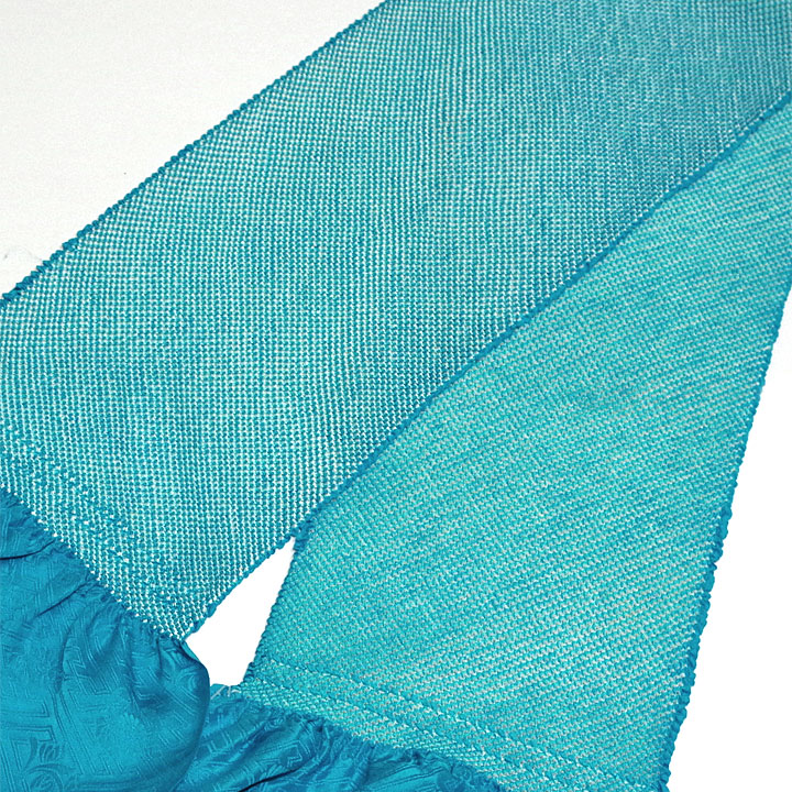 鮮やかなターコイズブルー　手絞りによる正絹絞り帯揚げ