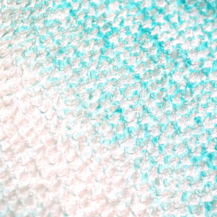 爽やかな空色と水色　手絞りによる正絹唄絞り帯揚げ