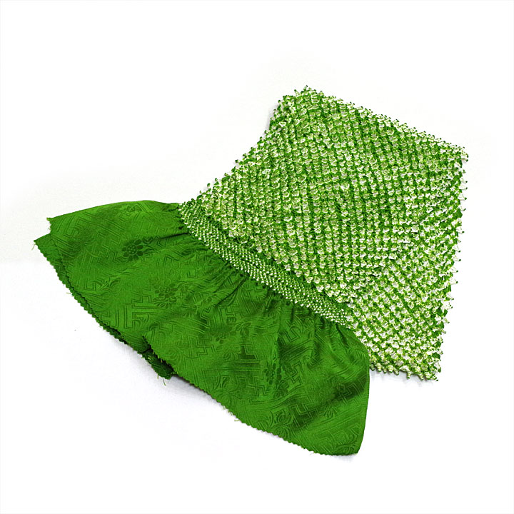 深みのあるシンプルなグリーン　手絞りによる正絹唄絞り帯揚げ