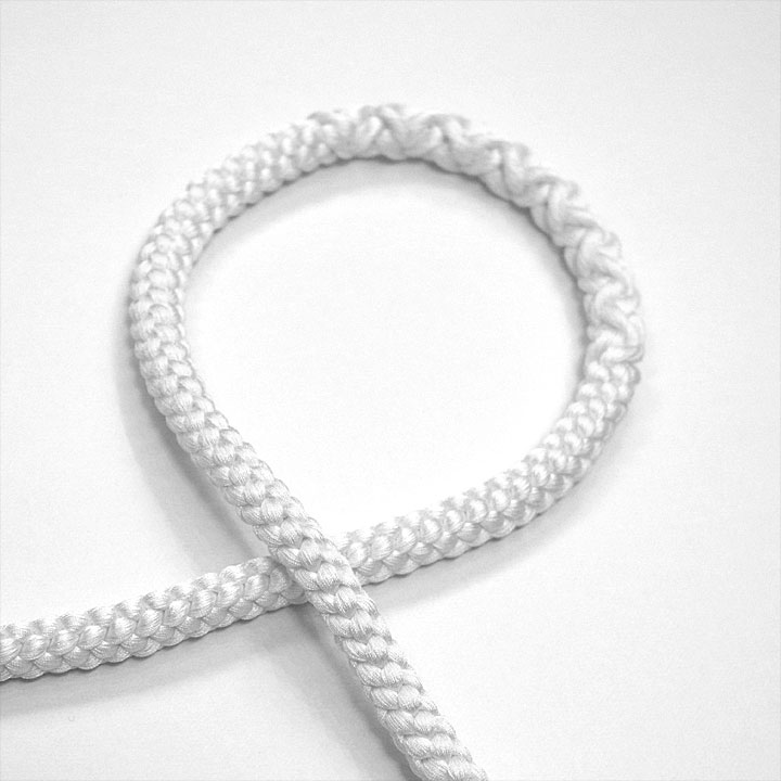 シンプルホワイトのカッコ良さが惹き立つ正絹飾り帯締め【NO.2】