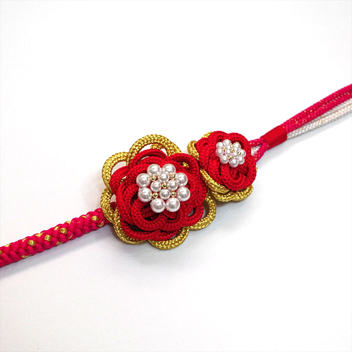 ローズレッドに2連の花模様の正絹飾り帯締め