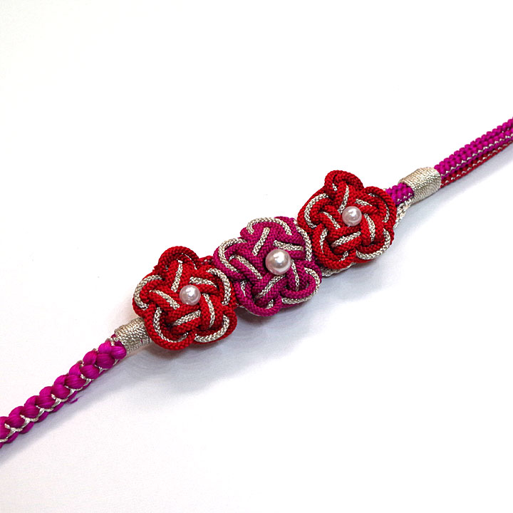 綺麗なルビーレッドに3連花模様の正絹飾り帯締め