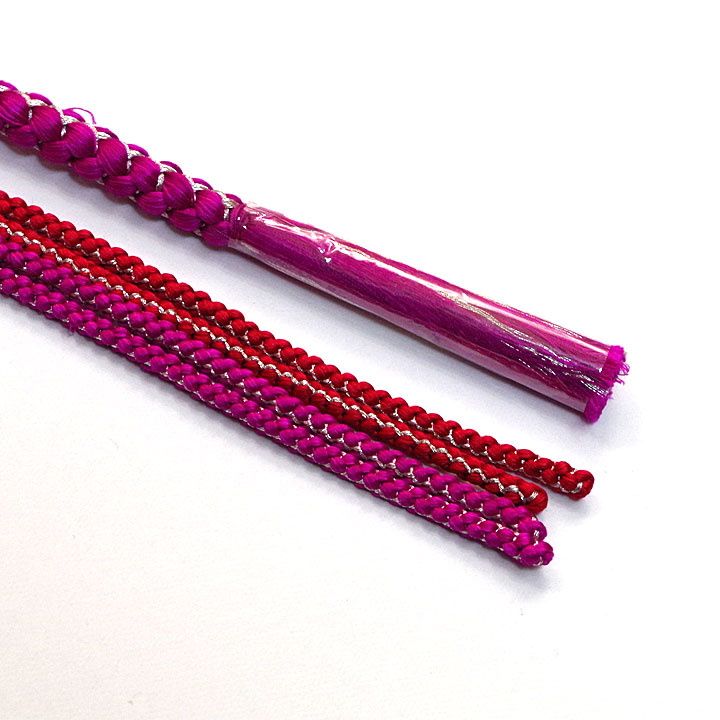 綺麗なルビーレッドに3連花模様の正絹飾り帯締め