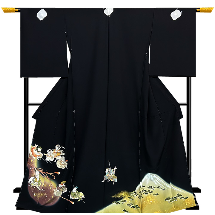 七福神の戯れに富士の山　魅せる黒留袖