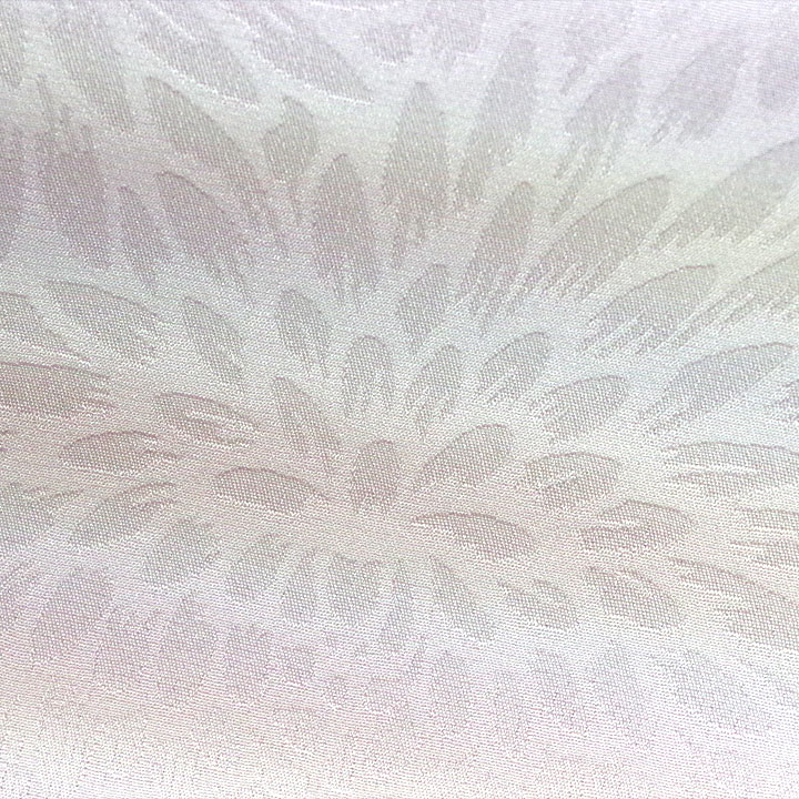 淡い藤色に菊模様　高級感のある広幅の日本製長襦袢 - ウインドウを閉じる