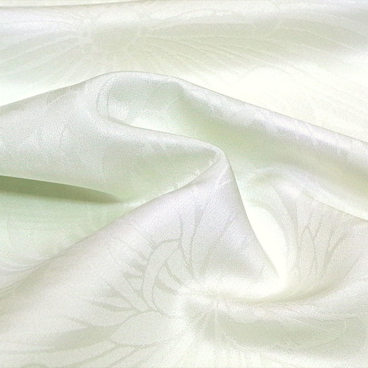 乱菊模様の上品な緑色　高級感のある広幅の日本製長襦袢