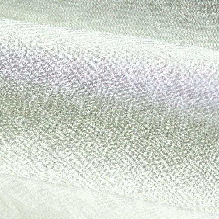 淡い青磁色に菊模様　高級感のある広幅の日本製長襦袢