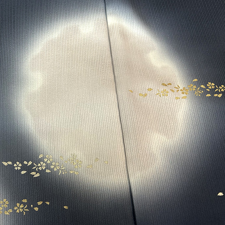 上品な装いをお求めの方にふさわしい　丹後ちりめんの雪輪の訪問着