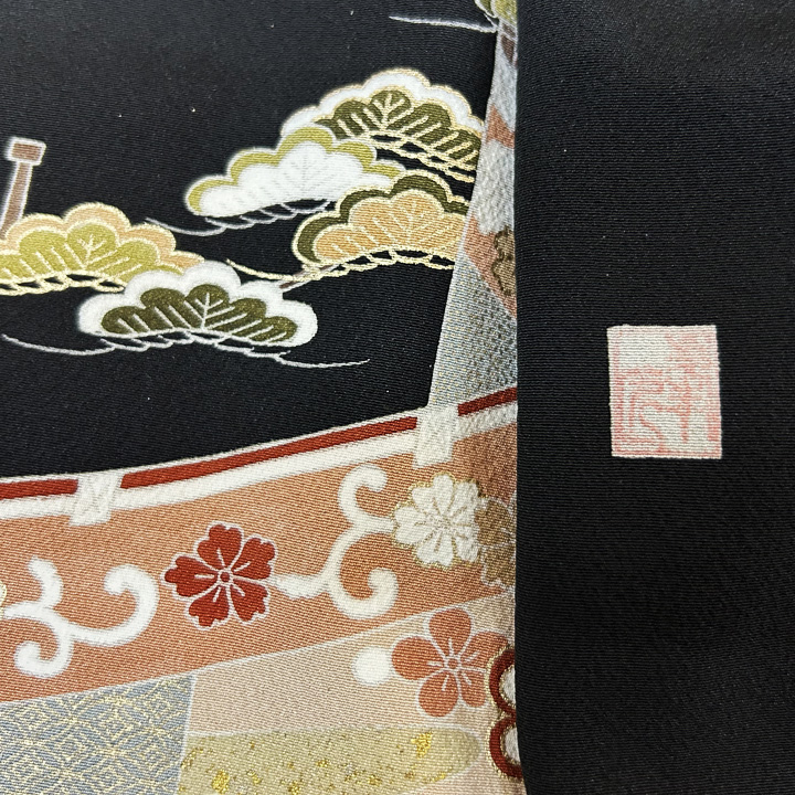 上品な色彩で彩られた正統派古典柄　京友禅黒留袖