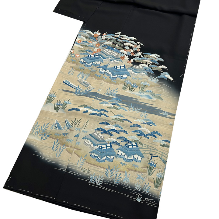 冴える青、落ち着きのある茶屋辻柄　特選黒留袖