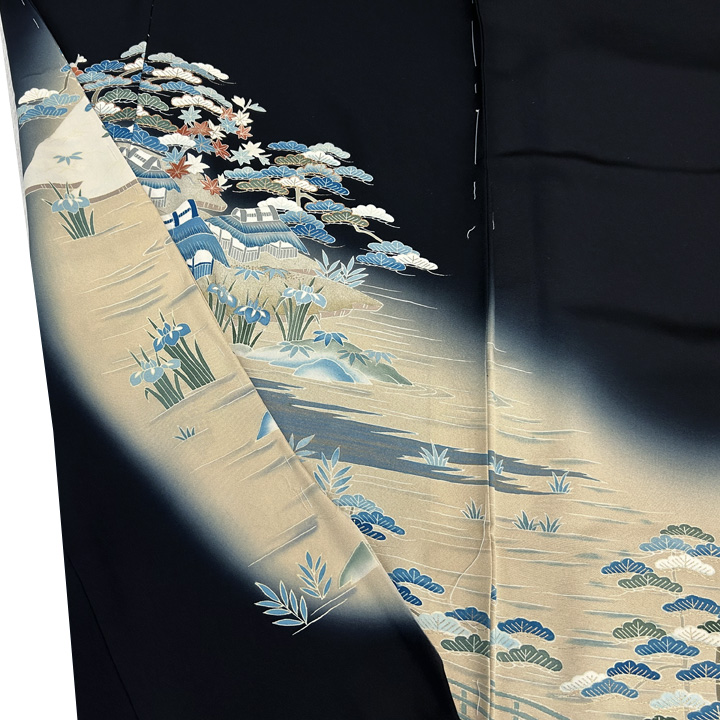 冴える青、落ち着きのある茶屋辻柄　特選黒留袖