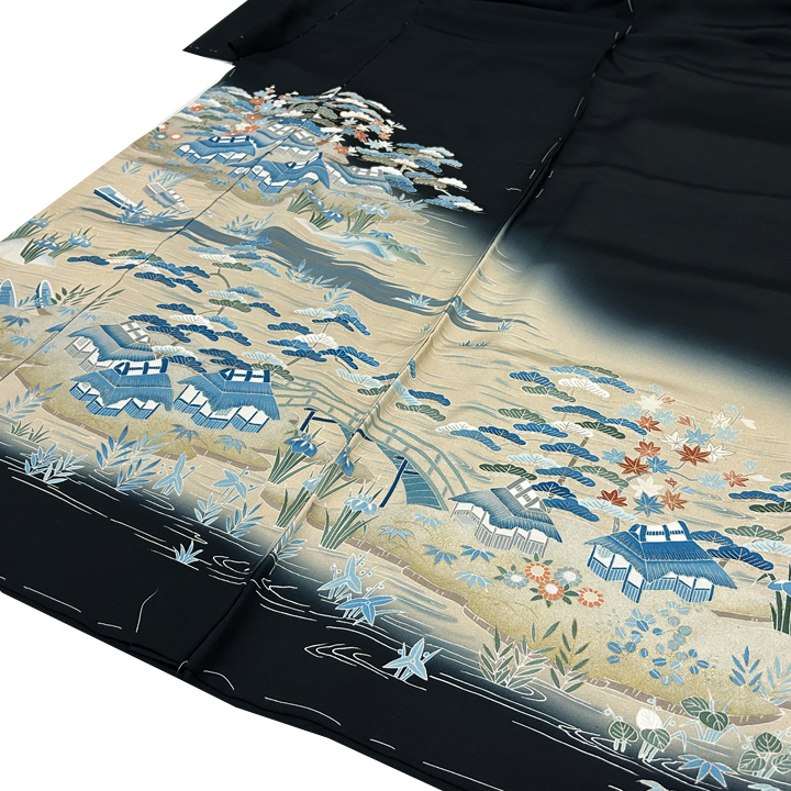 冴える青、落ち着きのある茶屋辻柄　特選黒留袖