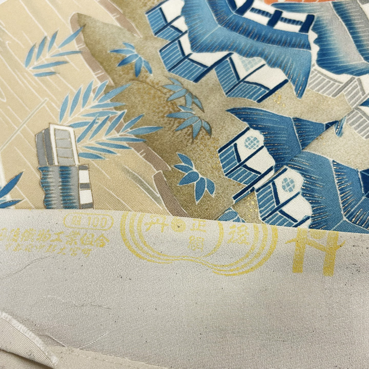 冴える青、落ち着きのある茶屋辻柄　特選黒留袖