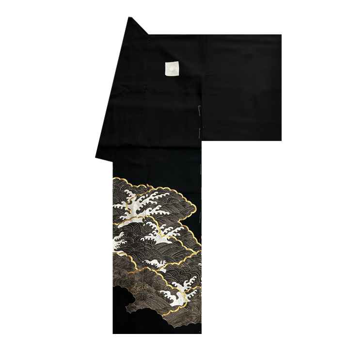 繊細な刺繍と迫力ある荒波　総刺繍の特選黒留袖