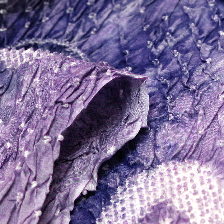 絞りの風合いで身を包む　有松鳴海絞り浴衣反【紫　花々に花火】