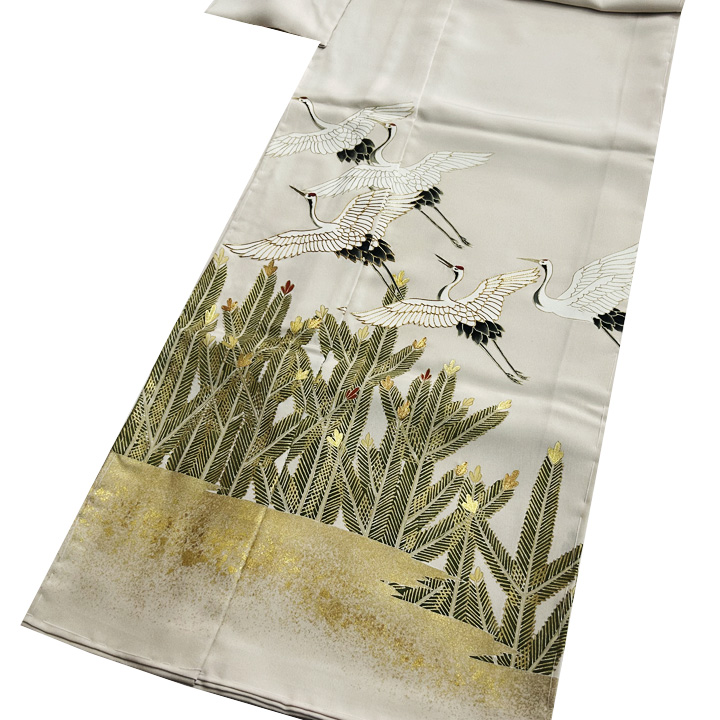 飛び鶴の優美な柄ゆき 一流染匠が創作した特撰色留袖