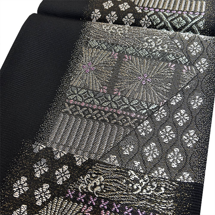 透け感のある絽の織地が涼やかな印象を与えてくれる西陣「沢本織物」夏袋帯