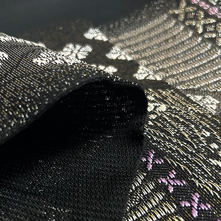 透け感のある絽の織地が涼やかな印象を与えてくれる西陣「沢本織物」夏袋帯