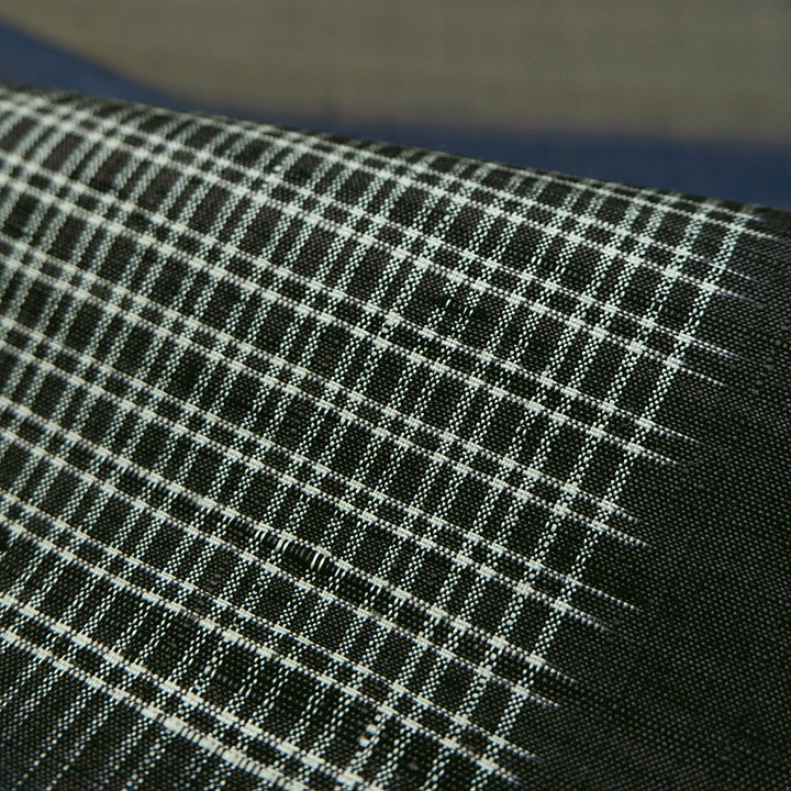 経済産業大臣指定　伝統的工芸品　置賜紬【横段　四角格子】　済