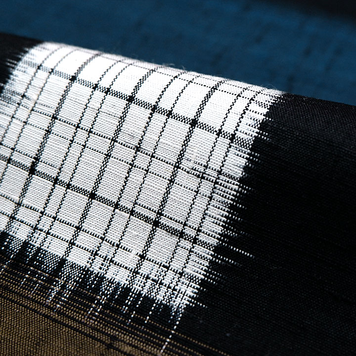 経済産業大臣指定　伝統的工芸品　置賜紬【横段　格子絣】　