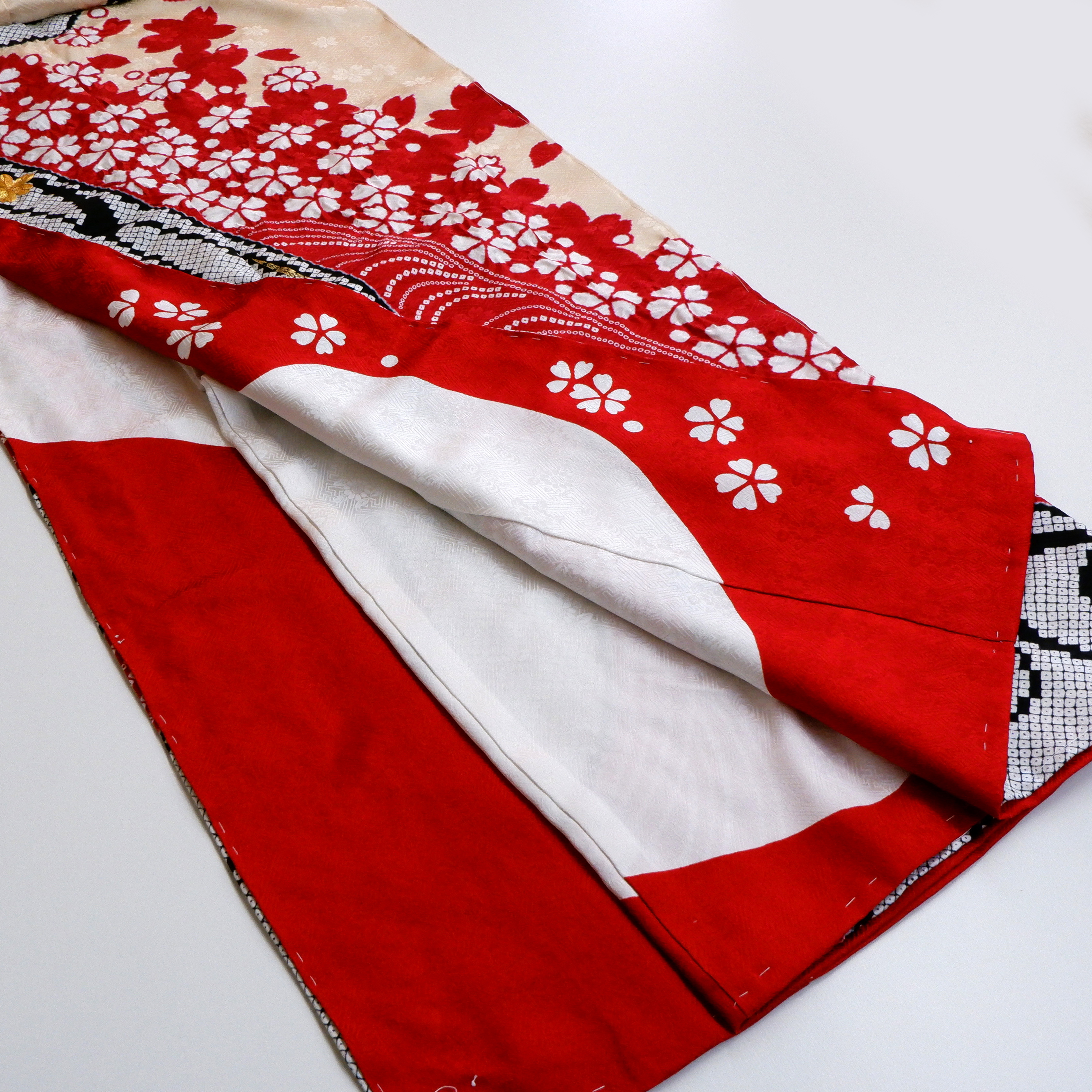 滝泰謹製　振袖【鹿の子と桜】