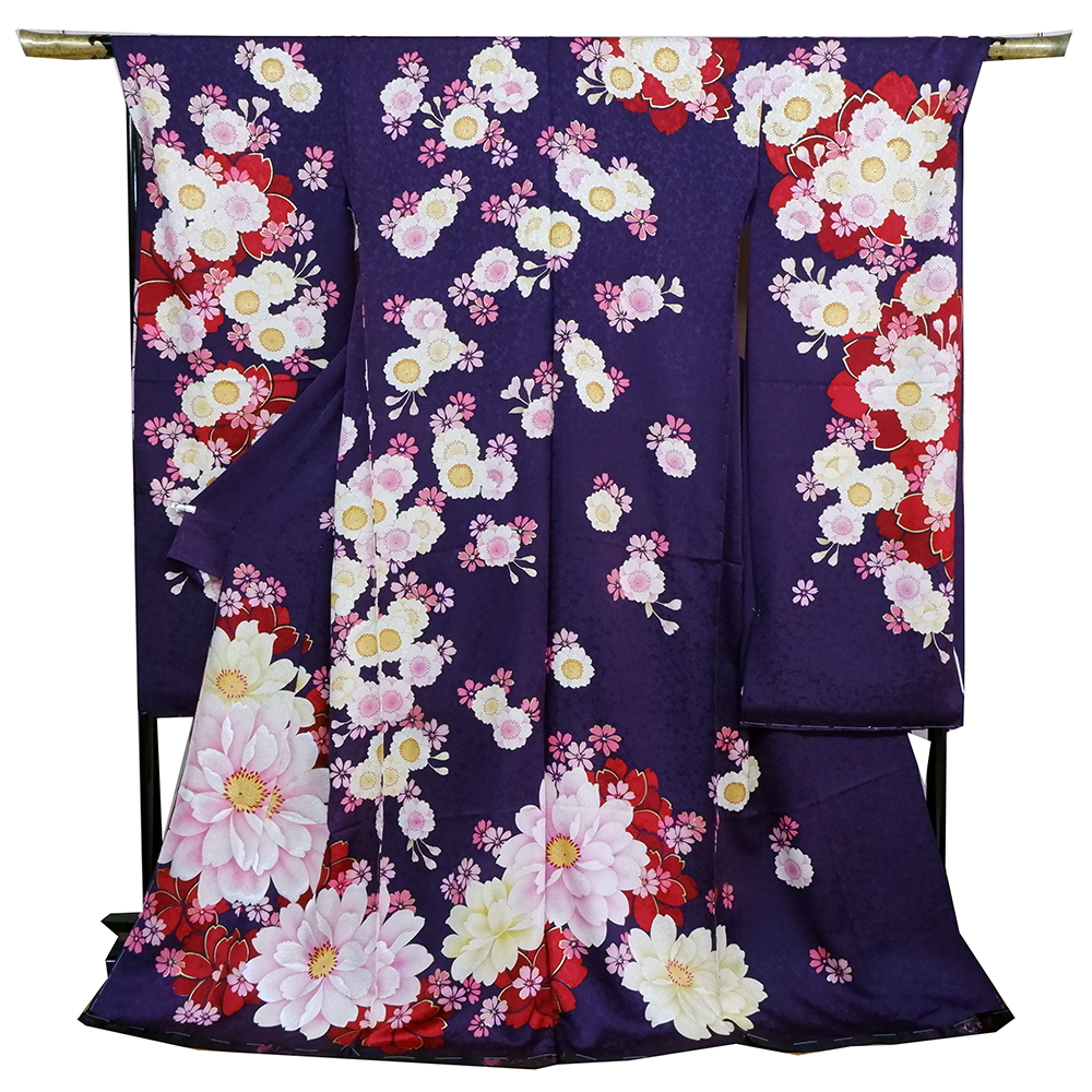 妖艶な牡丹花が際立つ大人可愛いデザイン　落ち着いたカラーで着こなす振袖