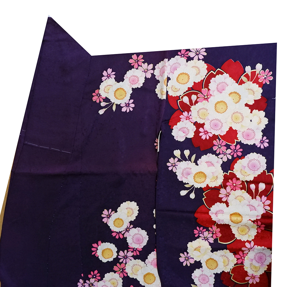 妖艶な牡丹花が際立つ大人可愛いデザイン　落ち着いたカラーで着こなす振袖　