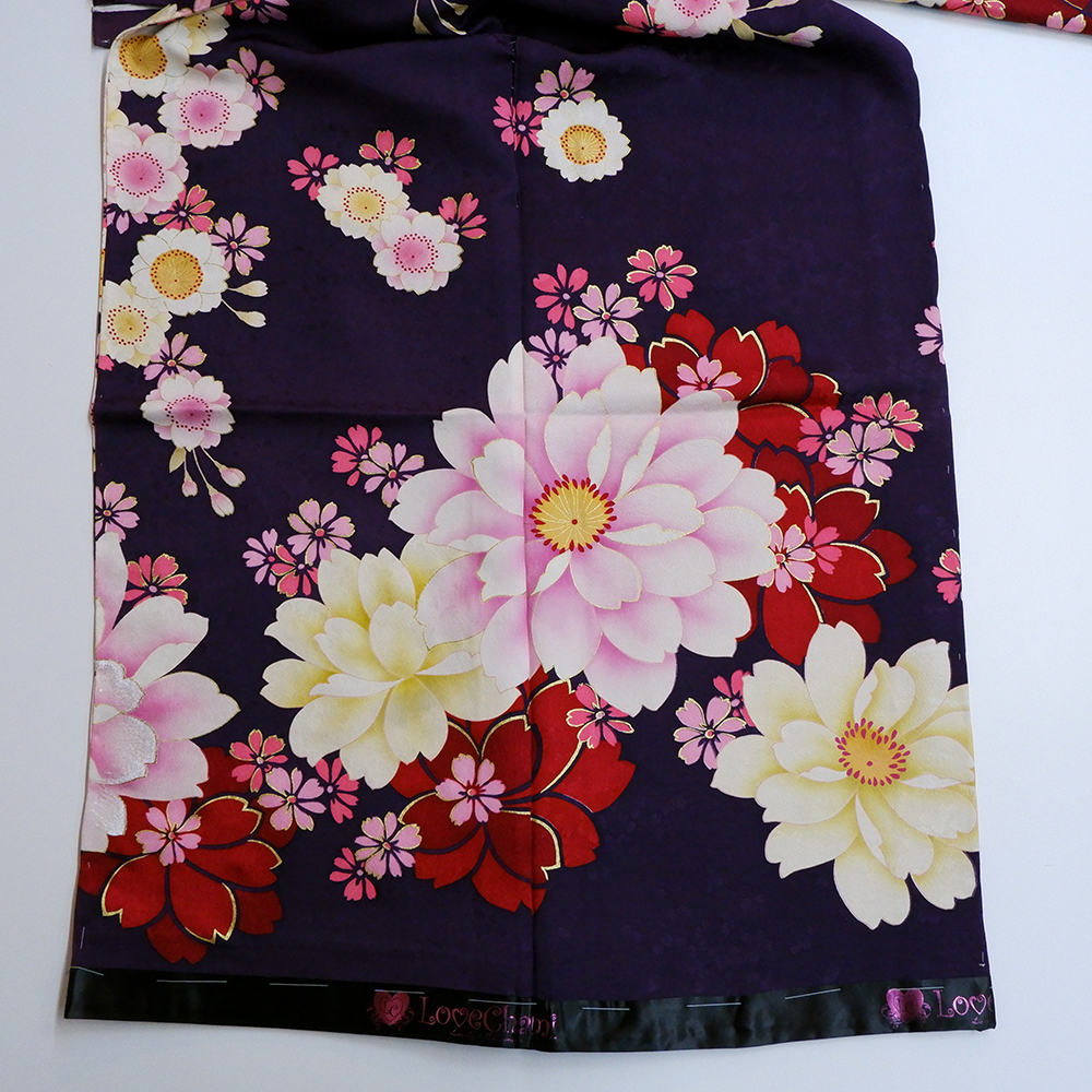 妖艶な牡丹花が際立つ大人可愛いデザイン　落ち着いたカラーで着こなす振袖　