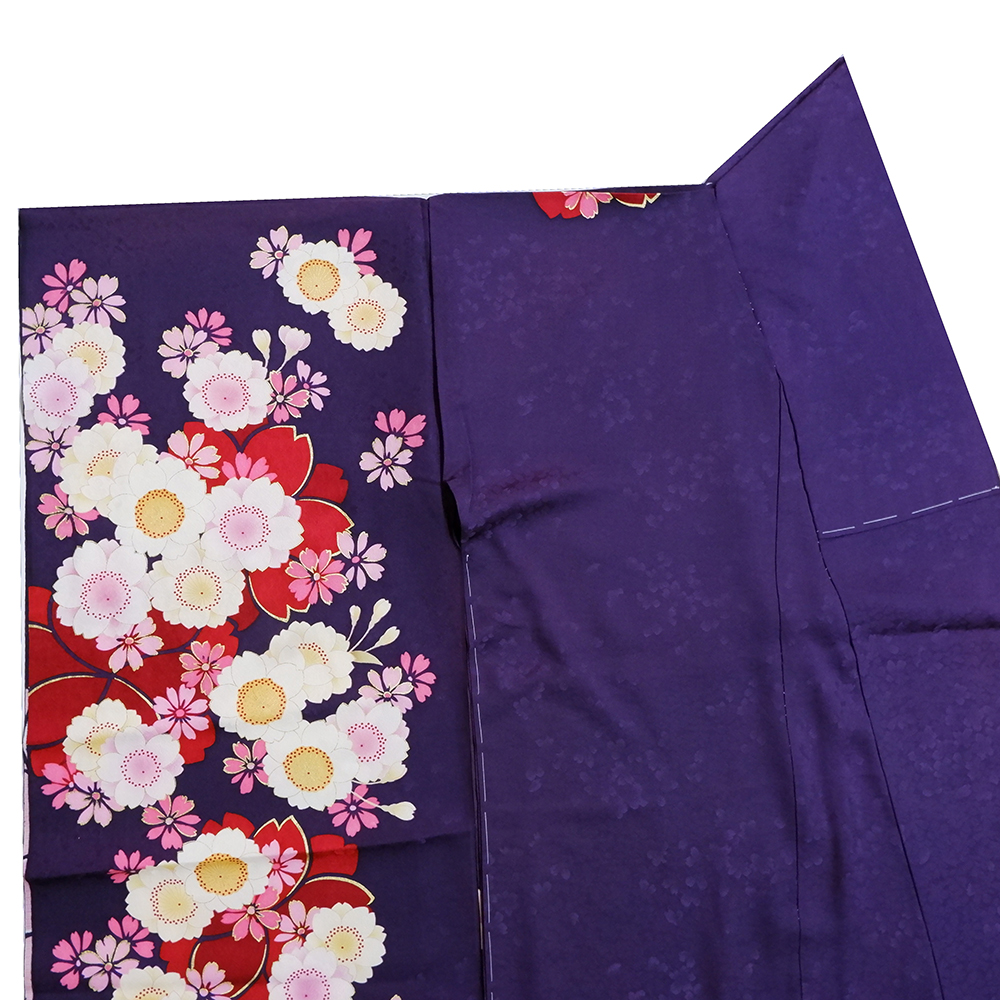 妖艶な牡丹花が際立つ大人可愛いデザイン　落ち着いたカラーで着こなす振袖　