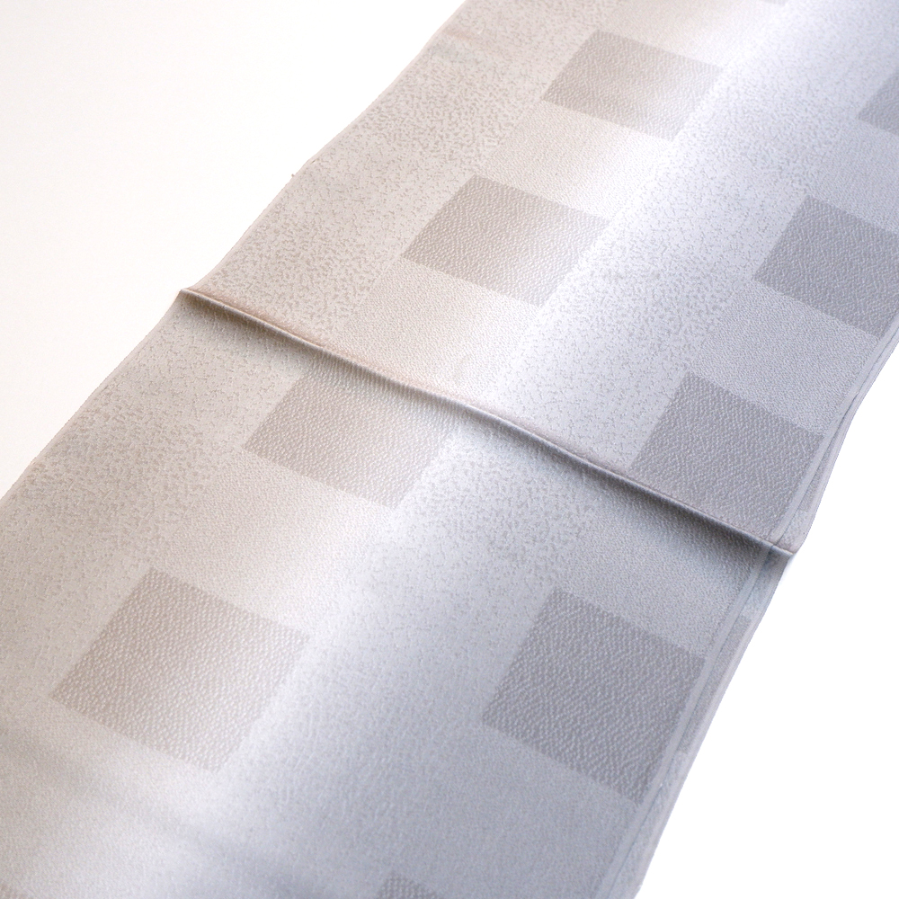 紐の渡敬謹製　正絹帯揚げ【灰ぼかし】