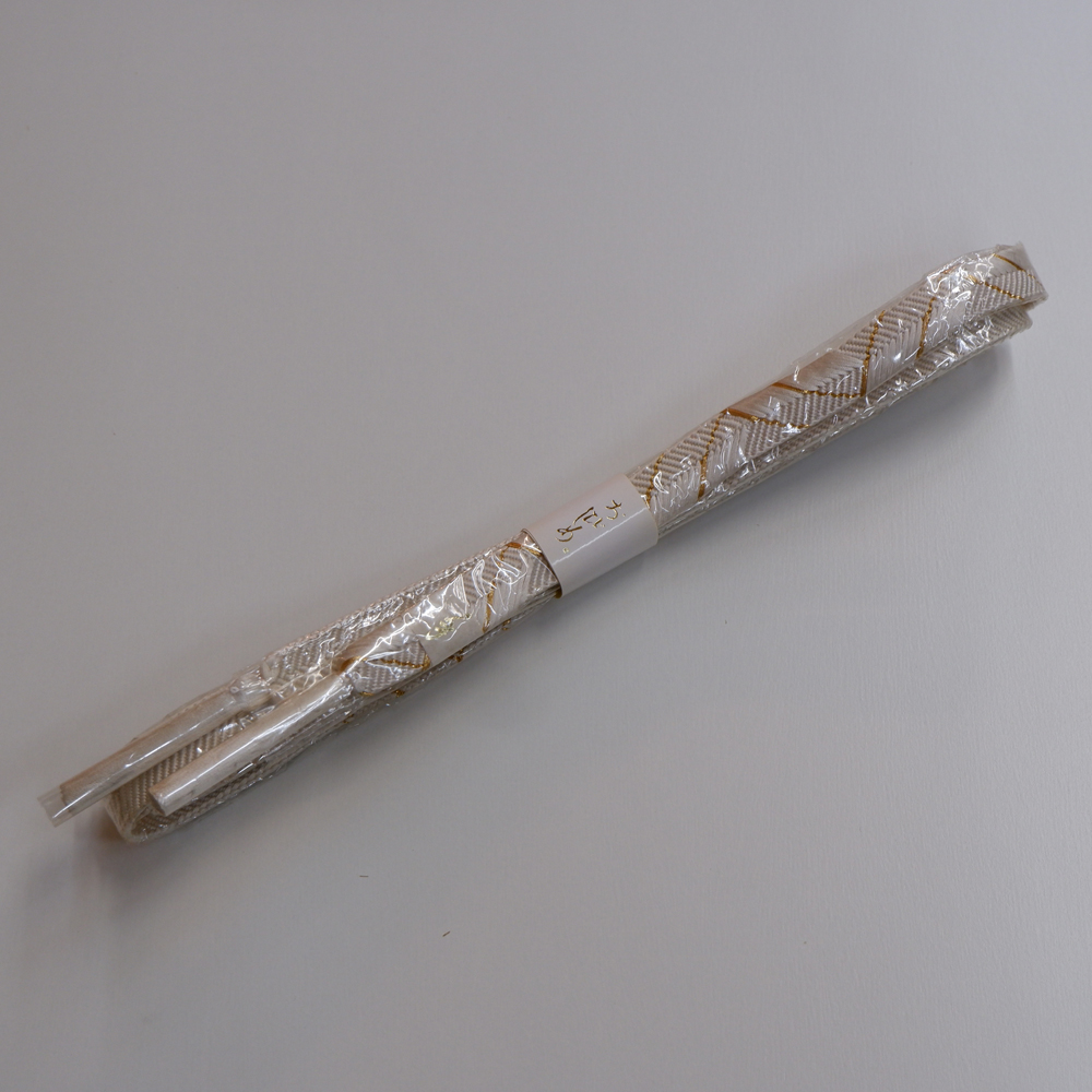 紐の渡敬謹製　正絹帯締め【白地に金】