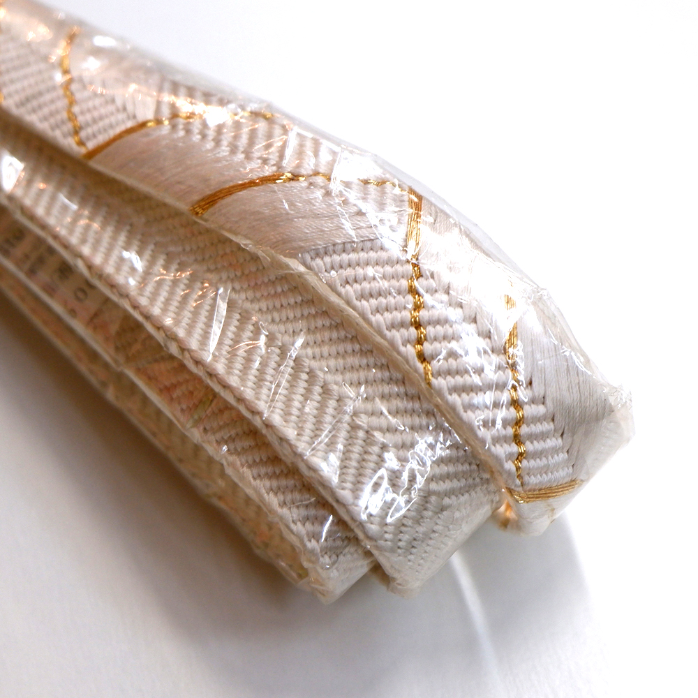 紐の渡敬謹製　正絹帯締め【白地に金】