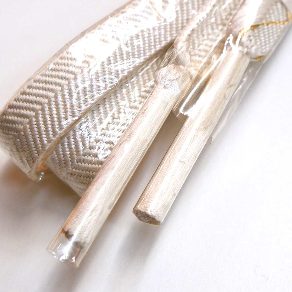 紐の渡敬謹製　正絹帯締め【白地に金】