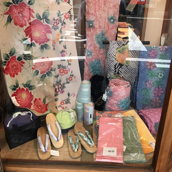 八代目がブログ更新しました♪ 八代目、お着物(夏仕様)の店内レイアウトに悪戦苦闘です。。。【21歳の本気】 八代目がブログ更新しました♪ 八代目、お着物(夏仕様)の店内レイアウトに悪戦苦闘です。。。【21歳の本気】