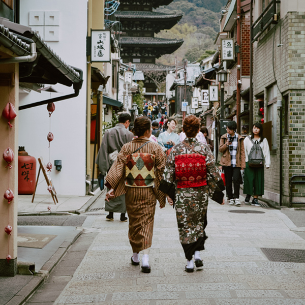 八代目がブログ更新しました♪ これを読めば ”着物初心者” 合格です♪【着物の種類とTPOをかんたん解説】 八代目がブログ更新しました♪ これを読めば ”着物初心者” 合格です♪【着物の種類とTPOをかんたん解説】