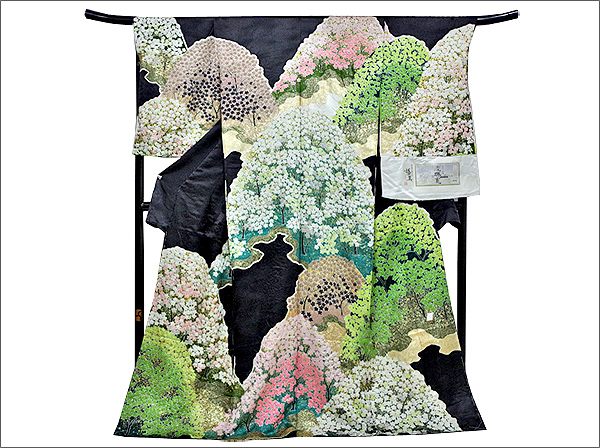 八代目がブログ更新しました♪ 大胆かつ個性的な雰囲気を美しく着こなす。 十日町「青柳」が創作した慶琳寛ブランドの訪問着。【呉服祭×商品紹介】 八代目がブログ更新しました♪ 大胆かつ個性的な雰囲気を美しく着こなす。 十日町「青柳」が創作した慶琳寛ブランドの訪問着。【呉服祭×商品紹介】